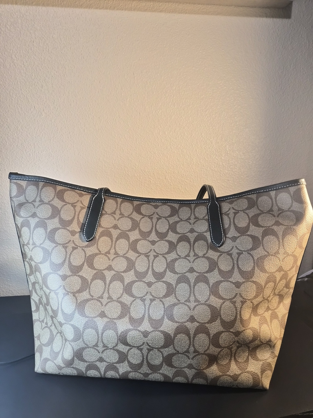 ✨ Authentic Coach Varsity Logo Signature Tote ✨ - Picture 4 of 12